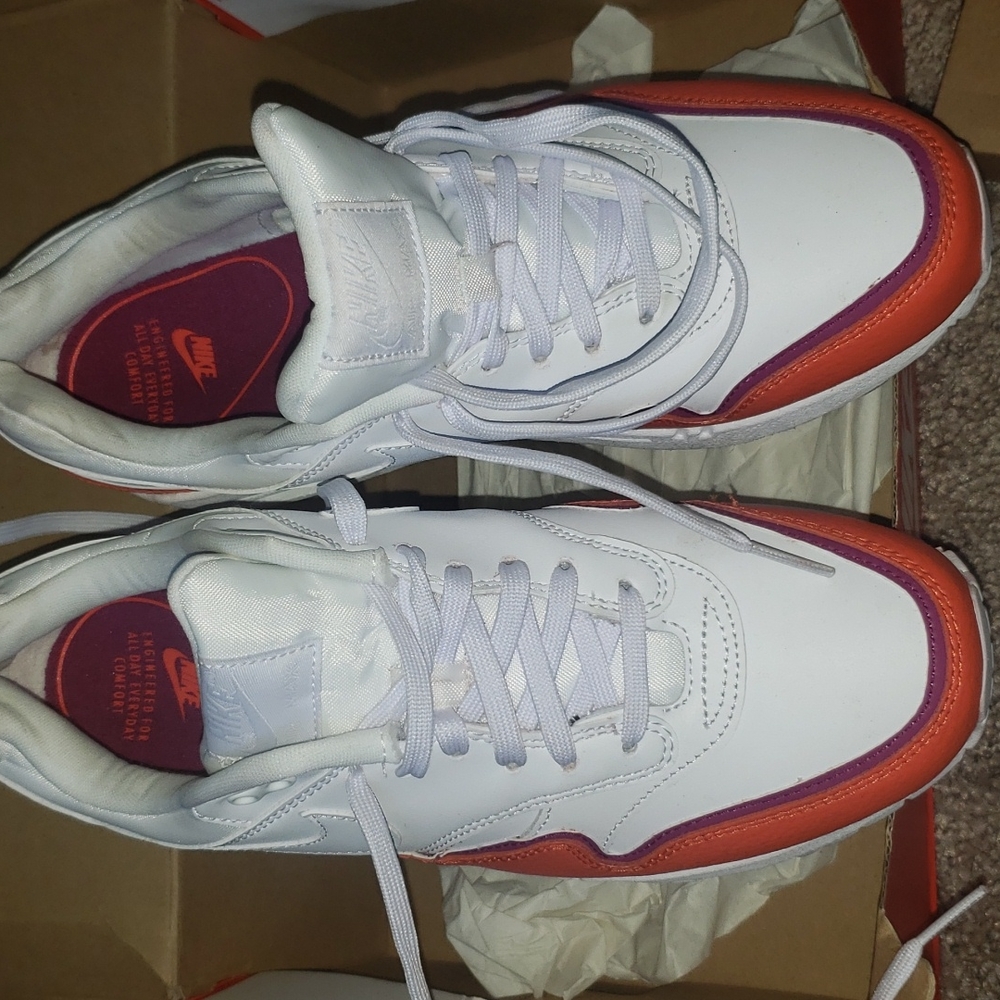 Ladies Tennis Shoes Nike